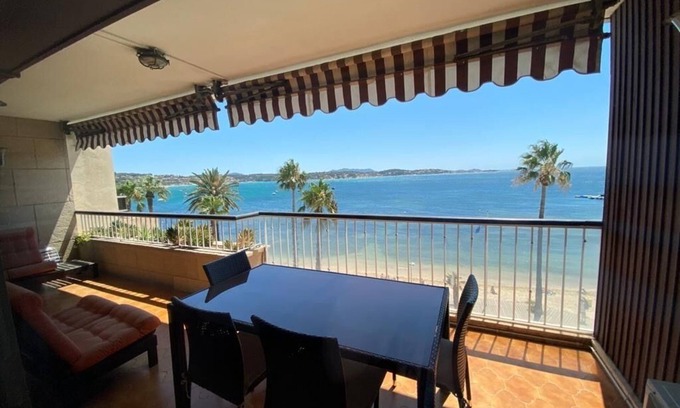 Bandol Apartment | BANDOL Front de Mer - 4 Rooms, 91 M2 + Terrace 17 m² - Facing Sand beaches.
