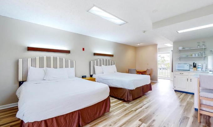 Baneberry Hotel | Baneberry Inn 12