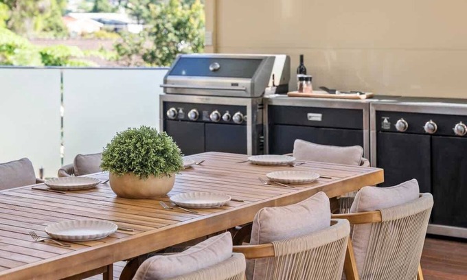Mollymook House | Baramook Summary: Fam