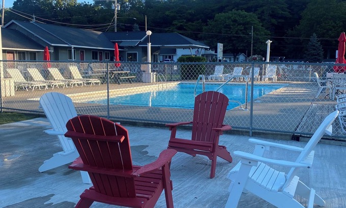 Lake George Hotel | Barberry Court Motel