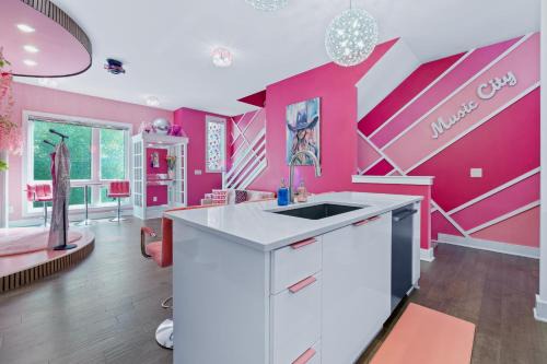 Nashville Apartment | Barbie's Nashville Bachelorette Bash
