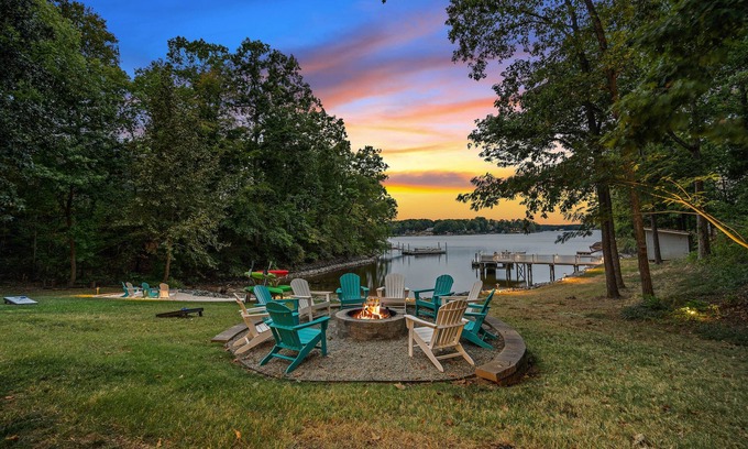 Mooresville House | Barefoot Cove by SoCharm | Private Cove & Beach