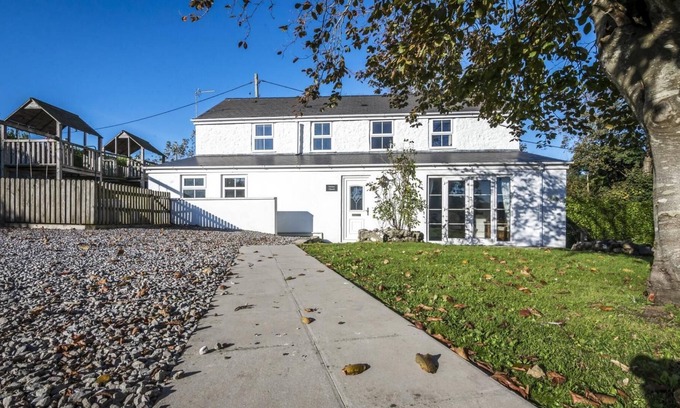Penally House | Barn Conversion - Hot Tub - Penally - Tenby