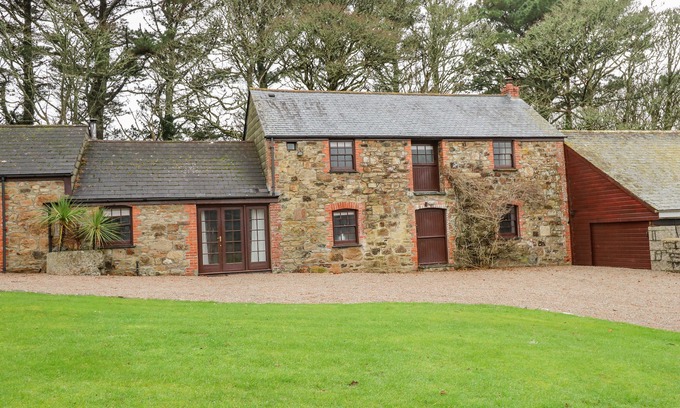 Saint Erth Praze Cottage | BARN COTTAGE, family friendly, character holiday cottage in Marazion