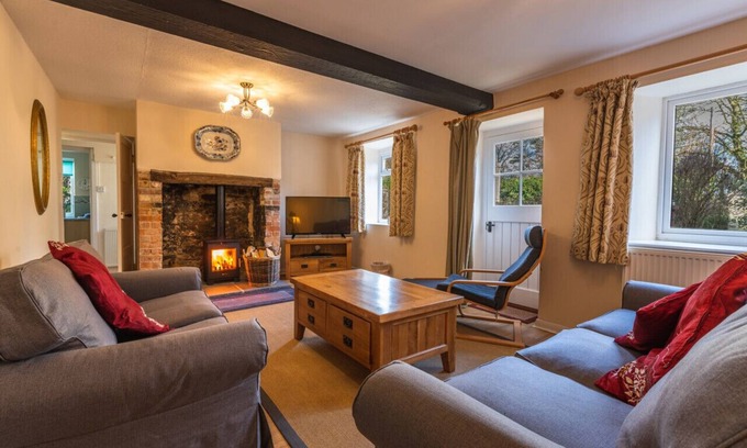 West Compton House | Barn Cottage - Three Bedroom House, Sleeps 6