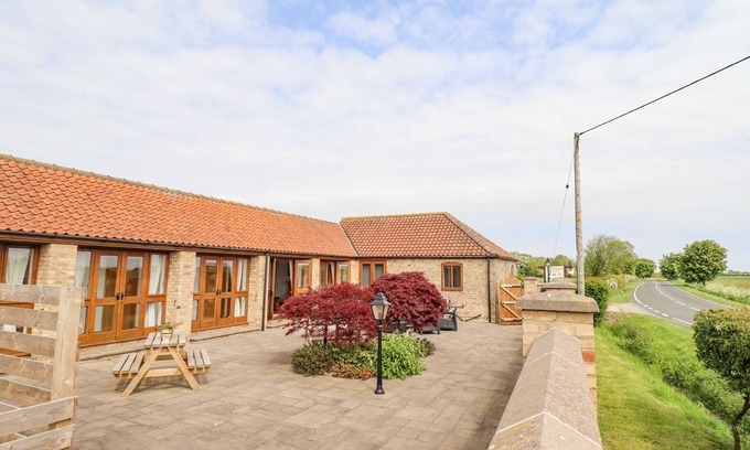 Alford Cottage | BARN COTTAGE, pet friendly, character holiday cottage in Alford
