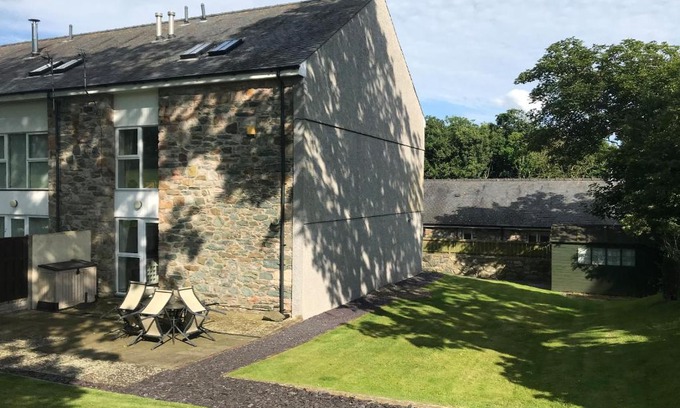 Newborough House | Barn End, 9 Stad Clynnog
