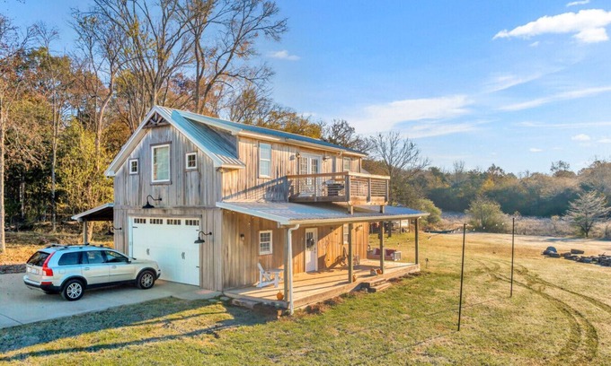 Lebanon Other | Barndominium with lake view, close to Nashville!