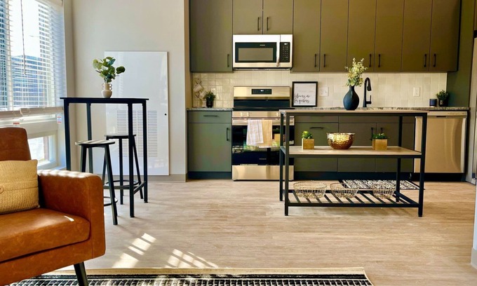 Ohio City Apartment | Barsala l Cozy 1BD, fitness center & yoga studio