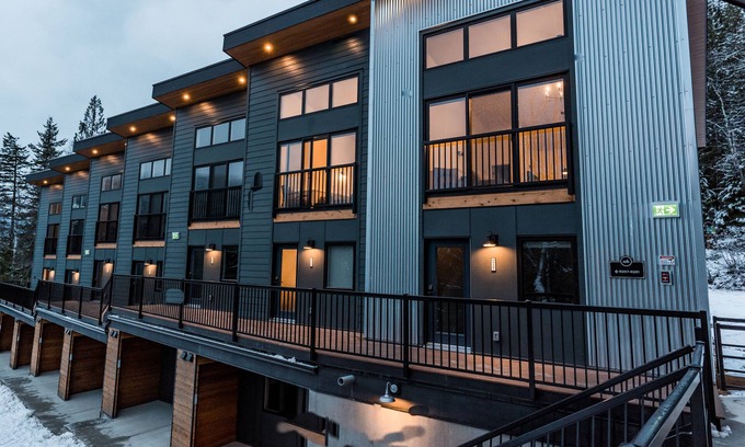 Revelstoke Hotel | Basecamp Resorts Revelstoke I One Bedroom Suite