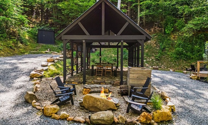 Bryson City House | BaseCamp Smoky Mountains Group Retreat | Sleeps 17