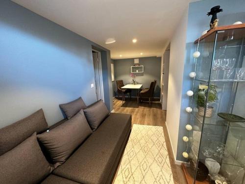 Alesund Apartment | Basement apartment with parking