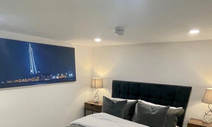 South Shore Apartment | Basement suite with jacuzzi spa bath (Height restriction 5'9)