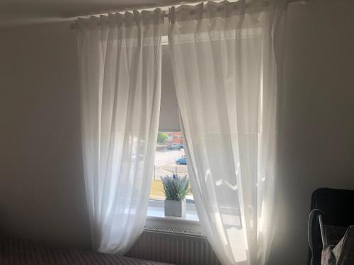 Vange House | Basildon, private room in a flat