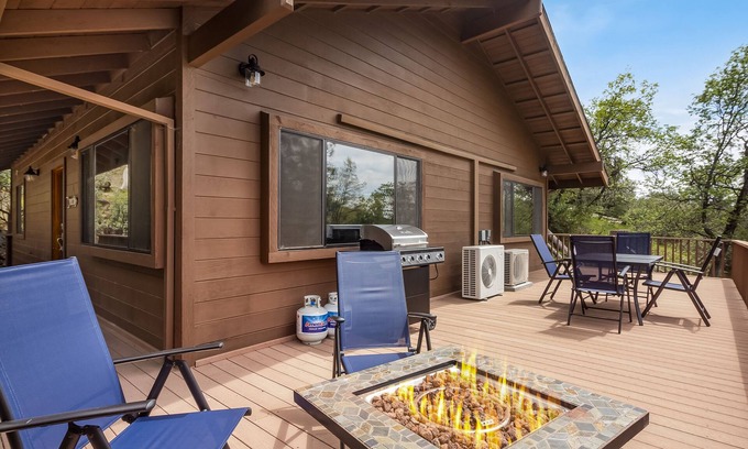 Bass Lake Cabin | Bass Lake House|Boat Slip|BBQ| Fire Pit |3/2