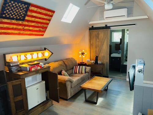 Camp Swift House | Bastrop Tiny Disc Golf Retreat
