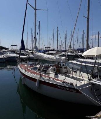 Saint-Raphael Boat Rental | Bateau a quai St Raphaël, 4 couchages , voilier Etap 28i