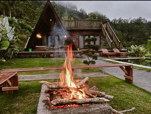 Songan Cabin | Batur Cliff Panorama