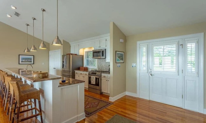 Panacea House | Bay Breeze - Waterfront with Boat Dock, Helipad!