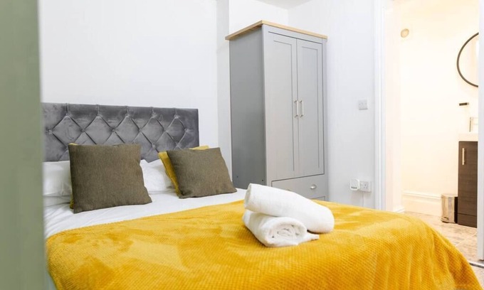 Grangetown Apartment | Bay City Studio Apartments in Cardiff With Kitchen