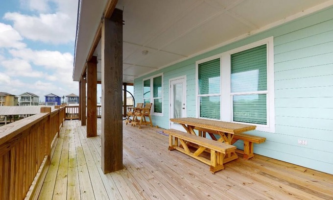 Galveston House | Bay Dreaming: 3 BR, 2 BA House in Port Bolivar, Sleeps 12