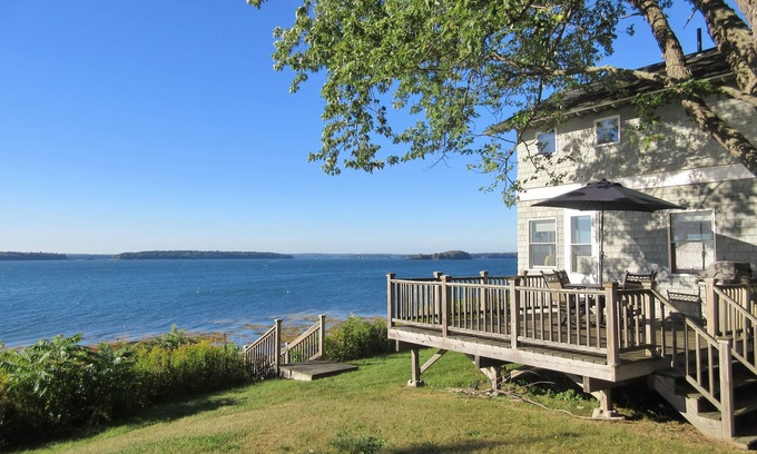 Mid-Coast and Islands House | Bay Vista - 3BR, 2BA waterfront home with sunset views over Middle Bay