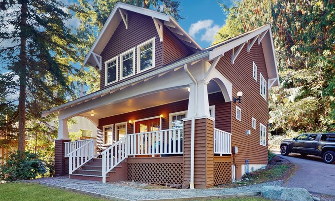 Adelma Beach House | Bayfront Dog-Friendly Cottage with Porch, Gas Grill, WiFi & Beach Access