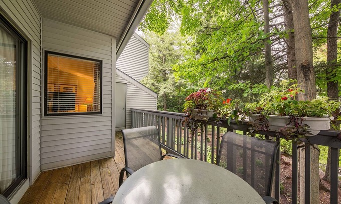 Acme Condo | 🏖️ Bayfront Escape @ The Shores | Traverse Bay Views | Moments to the Beach