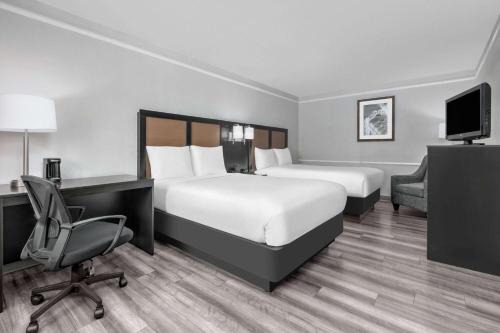 North Loop Hotel | Baymont by Wyndham Austin University Area