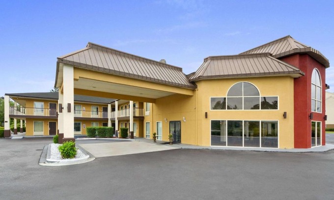Santee Hotel | Baymont by Wyndham Santee
