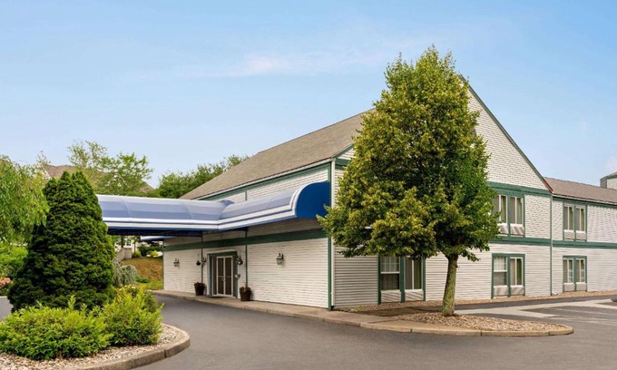 North Dartmouth Hotel | Baymont by Wyndham North Dartmouth Fall River