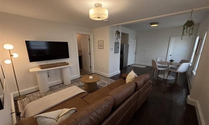Bayonne Apartment | Bayonne 2BR: 15 Min to NYC, Pets OK, Parking Available