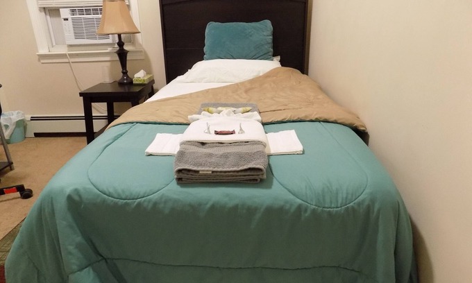 Constable Hook Apartment | Bayonne Skyline/20 min from New York