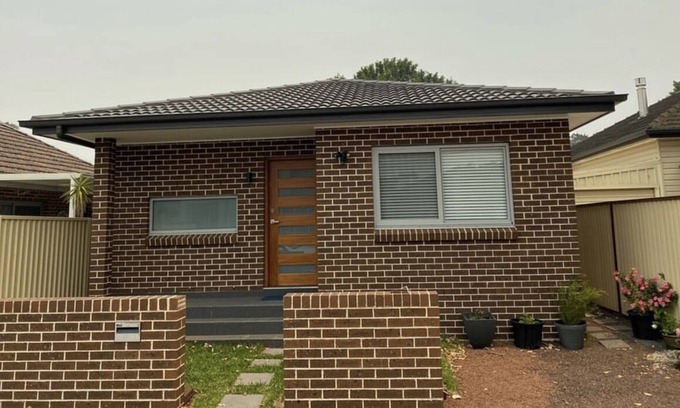 Sans Souci House | Bayside cottage in Sans Souci -Discounts available for long stays