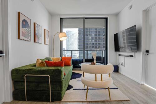 Downtown Miami Apartment | Bayside LuxePad King and Queen 2Bed 2Bath with Water Views, Gym, Lounge, Hottub