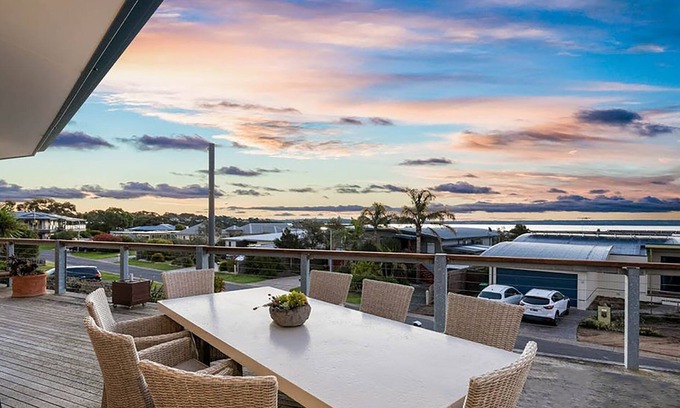 Corinella House | Bayside Oceanview Getaway
