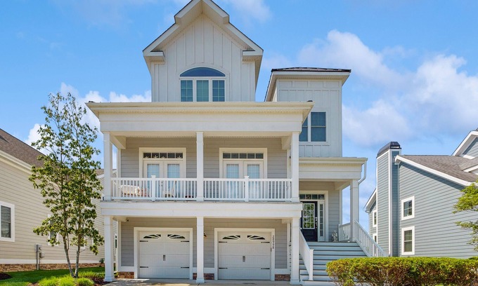 Bayside House | Bayside Resort house w/basketball court, private gas grill, tennis court
