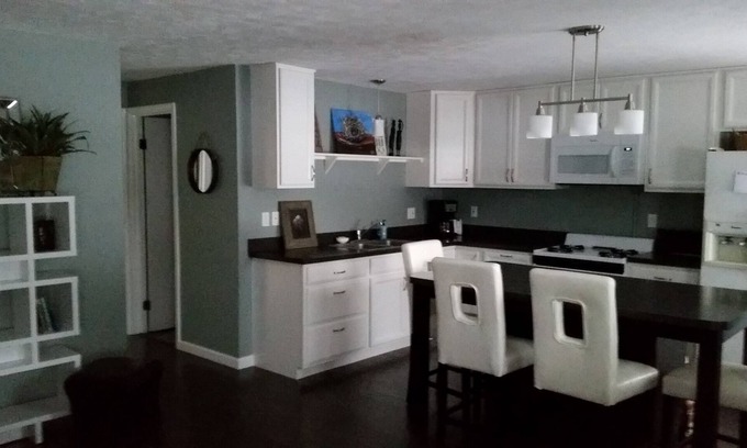 Elk Rapids Cottage | ~Bayside Retreat ~ Cozy Carriage House In The Heart Of Elk Rapids