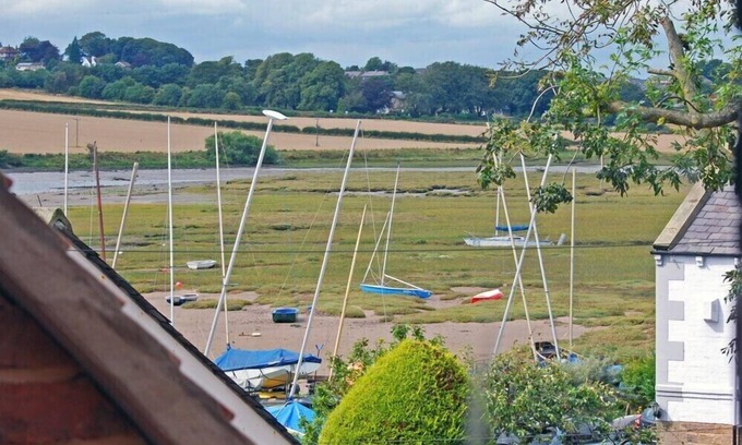 Alnmouth House | BAYSYDE, pet friendly, country holiday cottage in Alnmouth