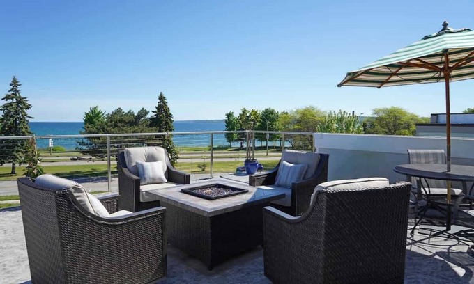 Traverse City House | Bayview Bliss: Modern Luxury Home