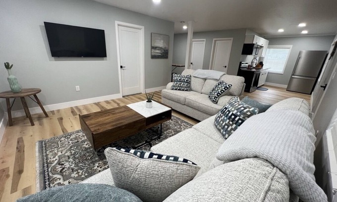 Bay View House | Bayview Bungalow - Sleeps 8 - Steps from the lake and a short drive to CP & Jet!