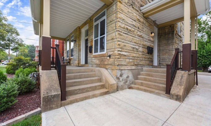 Point Breeze North Apartment | BBQ+Netflix+9Bedrooms+Free Parking Near Bakery Sq.
