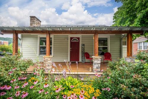 Bryson City House | BC Downtown Villa