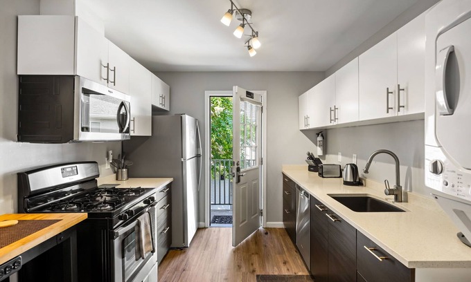 Atlanta Apartment | (BC2bI) Clean, Cozy, Convenient Condo in Buckhead w/Free Parking