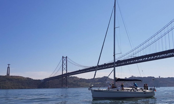 Lisbon Apartment | Be Local - Sleep aboard a sailing boat in Lisbon