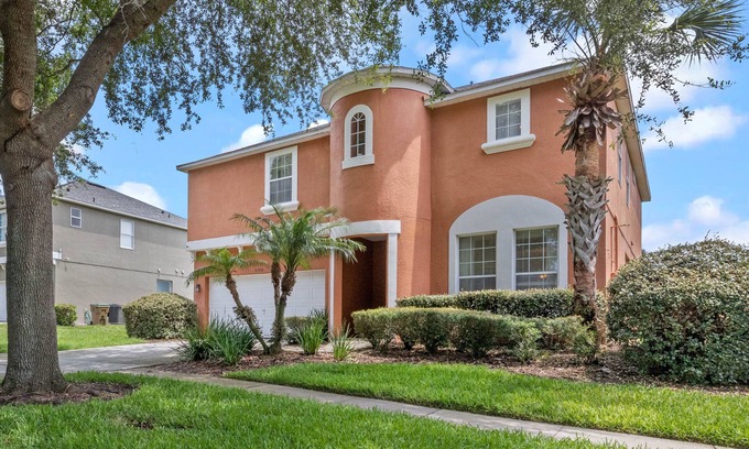 West Kissimmee House | Be-Our-Guest Home! 7 bdrm incl. 5 King beds, Private POOL, 15 minutes to Disney!