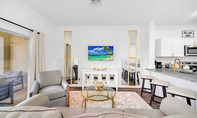 Four Corners House | Be still and relax