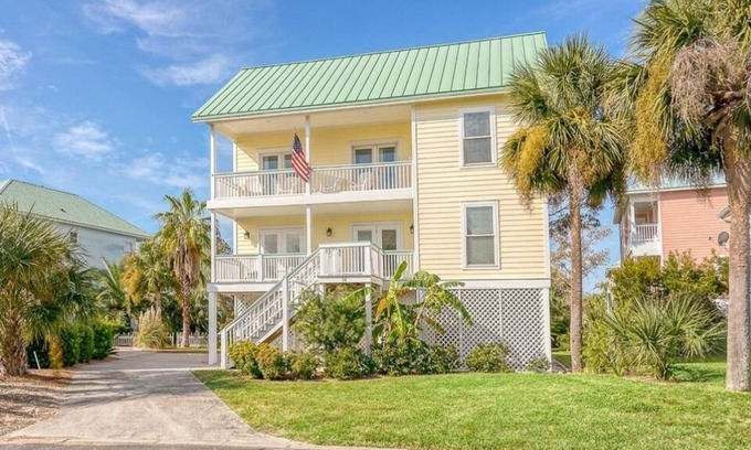 Oceanmarsh Subdivision House | Beach Access at end of driveway, all Harbor Island Amenities