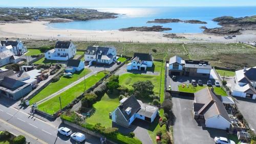 Trearddur Bay House | Beach Access-Ynys Cartref-4-Bed