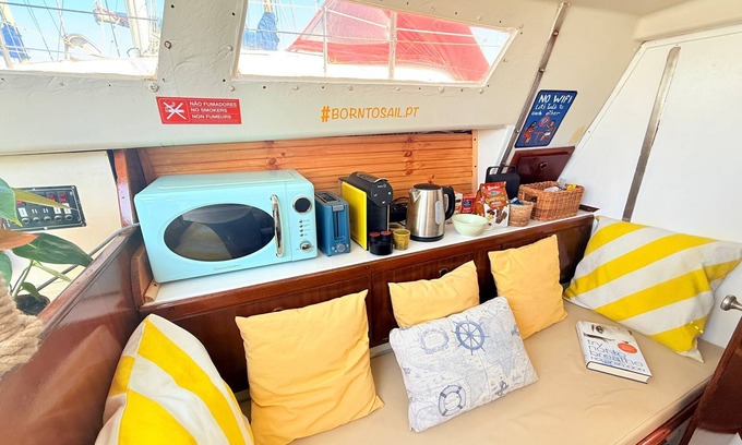 Oeiras Boat Rental | Beach and Surf cosy boat